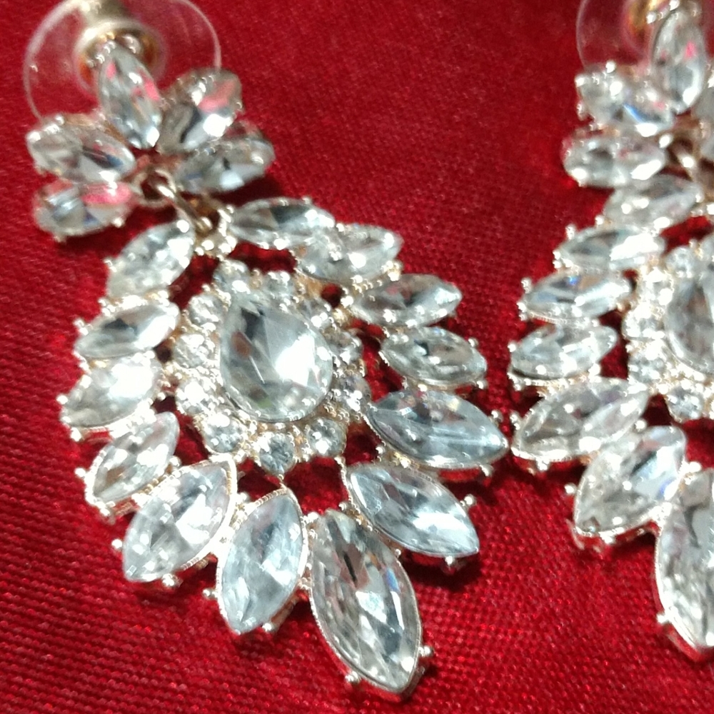 Vintage Stunning Aurora Borealis Crystal Cluster Pierced Dangle Drop Earrings